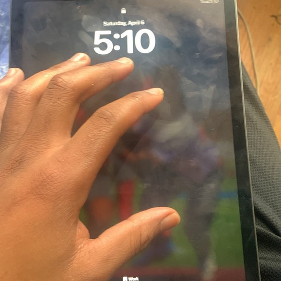 Ipad 5th Generation - Picture 3 of 4